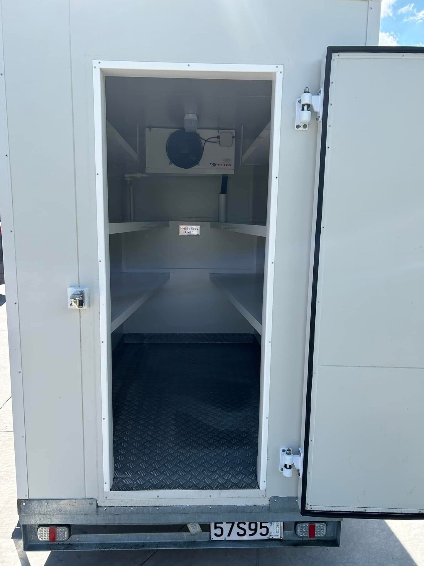 Large Chiller Trailer (Double Axle)